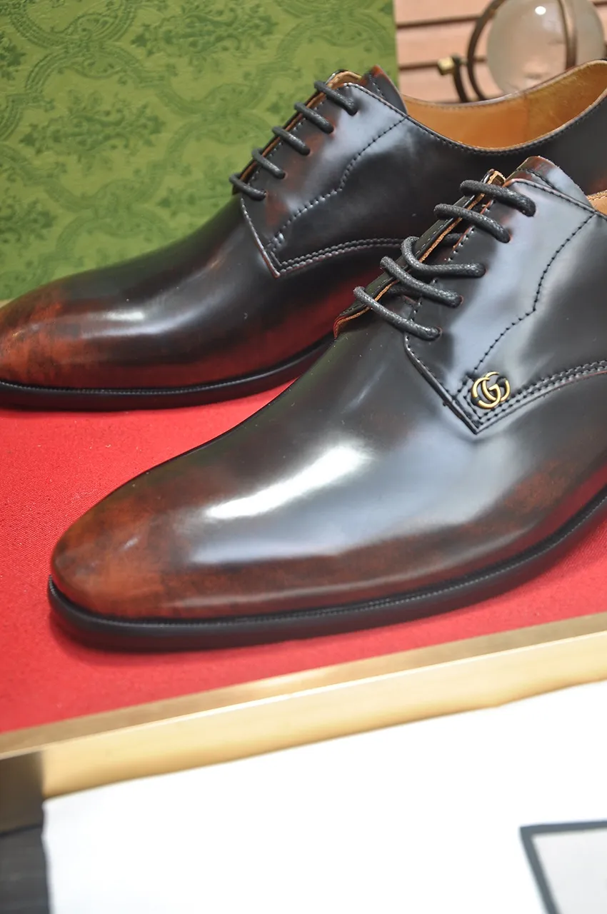 Men's shoes💰500💶Italy's top luxury men's shoe giant (GUCCI) (Gucci) (full cowhide lining) new arrival🍃Original European style🔰 Pleasant to the eye😍In order to make the shoes more durable and non-deformable🌀The production continues to follow traditional methods but there is still no lack of innovation💪Choose original sheepskin for the leather♻️ Smooth and natural And extra bright ⭐Made of imported cowhide, the first choice of rich people 38-45 (45 customized)